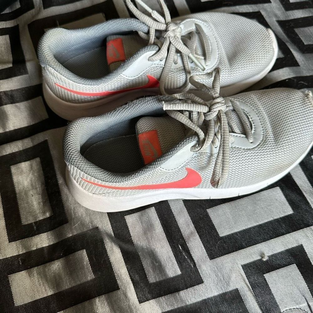Nike Girls Tanjun Sneakers - Picture 6 of 8